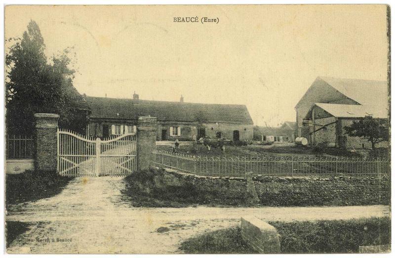 Carte postale ancienne - une ferme à Beaucé (hameau de Marcilly)